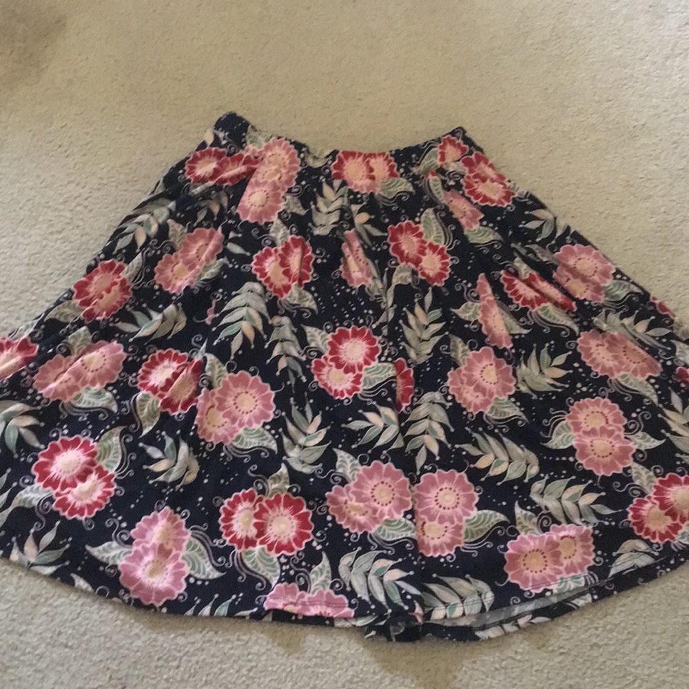 Lula Roe- Madison Skirt